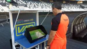 VAR sofre pane e para de funcionar durante final do Carioca