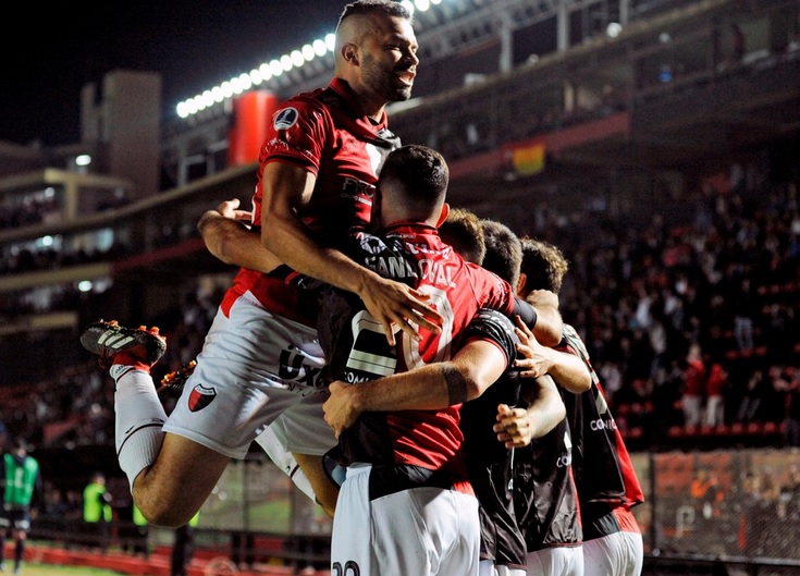 SUL-AMERICANA: Colón passa fácil e dois avançam nos pênaltis