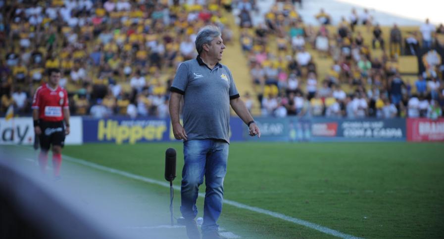Gilson Kleina já tem o elenco que trabalhará na Série B em mãos - Caio Marcelo/www.criciuma.com.br