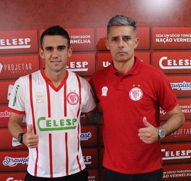 Hercílio Luz apresenta meia ex-Penapolense e goleiro que estava no Brusque