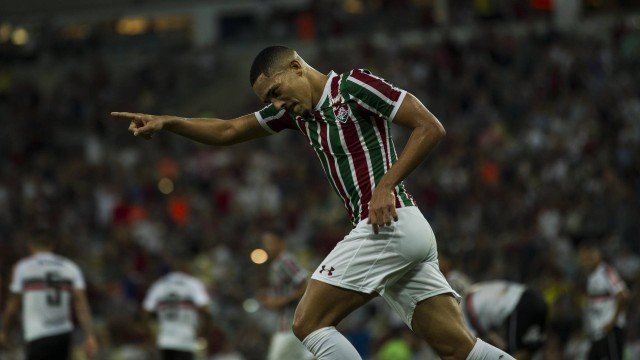Autor de um dos gols da vitória, lateral do Fluminense sofre tentativa de assalto