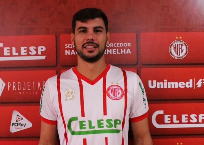 Hercílio Luz contrata zagueiro de time rival do Catarinense