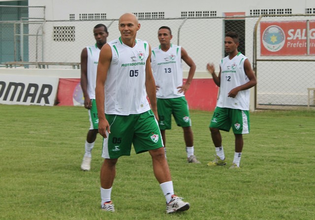 Série D: Salgueiro dá chapéu em rival e repatria zagueiro