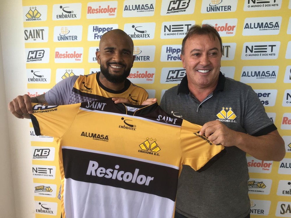 Liel nega estar acima do peso e promete Criciúma brigando pelo acesso na Série B