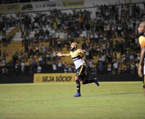 Daniel Costa traça 'plano mandante' para acesso do Criciúma na Série B