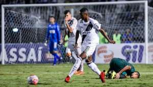 Gigante português monitora lateral da Ponte Preta