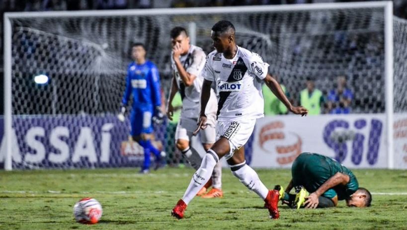 Gigante português monitora lateral da Ponte Preta