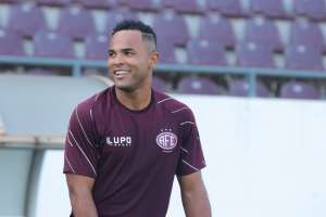 Criciúma negocia com Lúcio Flávio, atacante que estava na Ferroviária