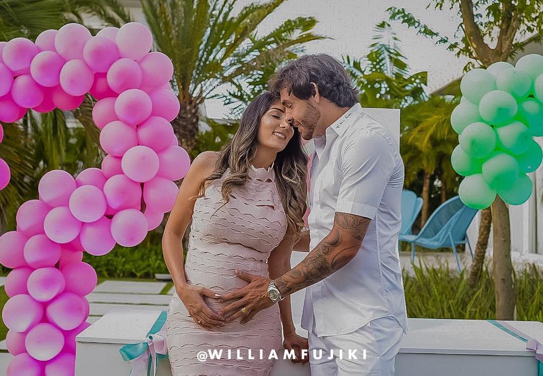 Atacante do Palmeiras tem dupla surpresa em chá revelação