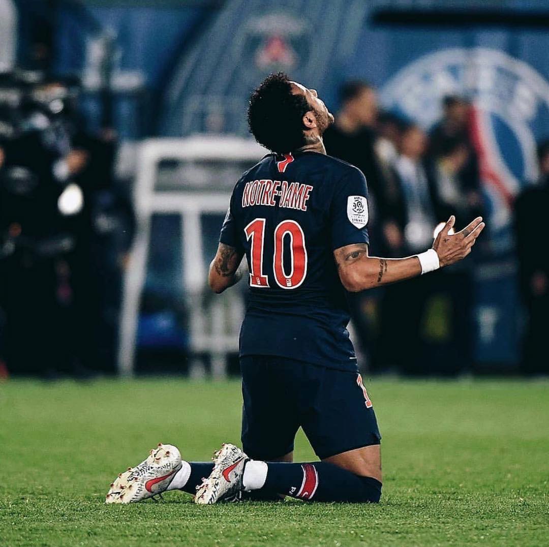 Dançarino! Neymar se arrisca no passinho e diverte Marquinhos