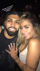 Em festa do Carioca, Gabigol é flagrado em romance com irmã de Neymar