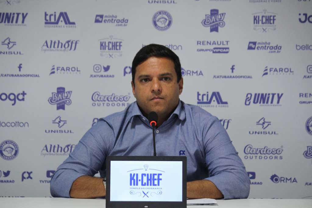 Julio Rondinelli anuncia contratação de Romário, reforço para Série D