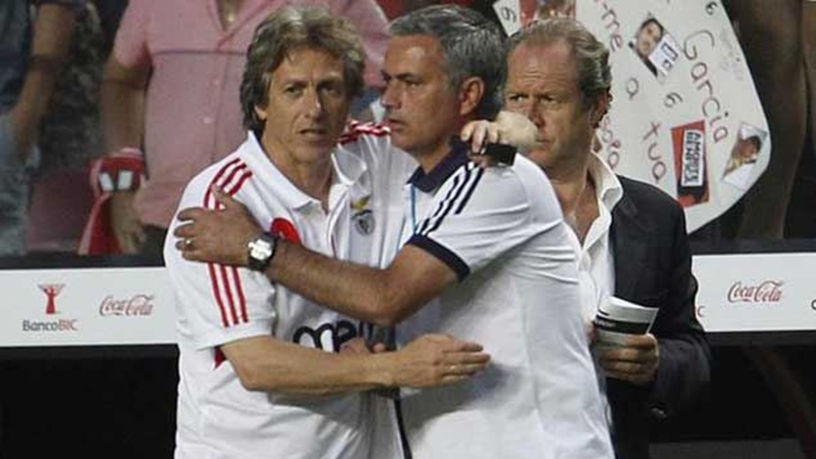 Com Dorival distante, Vasco inicia contato com treinador português