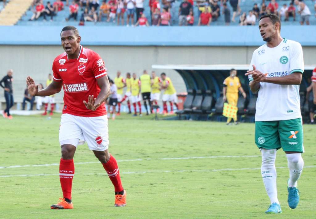 O meia Alan Mineiro foi procurado pelo Goiás, mas vai continuar no Vila Nova (Foto: Douglas Monteiro/Vila Nova)