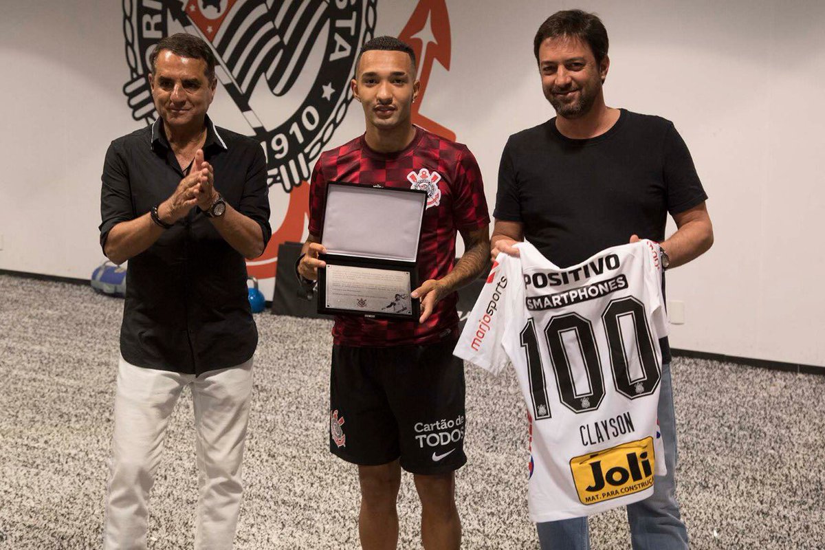 Além de garantir vaga na Copa do Brasil, Clayson é homenageado pelo Corinthians