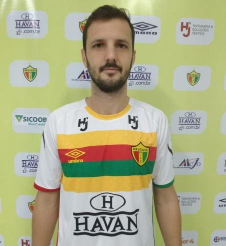 Brusque apresenta zagueiro que foi destaque de rival no Catarinense