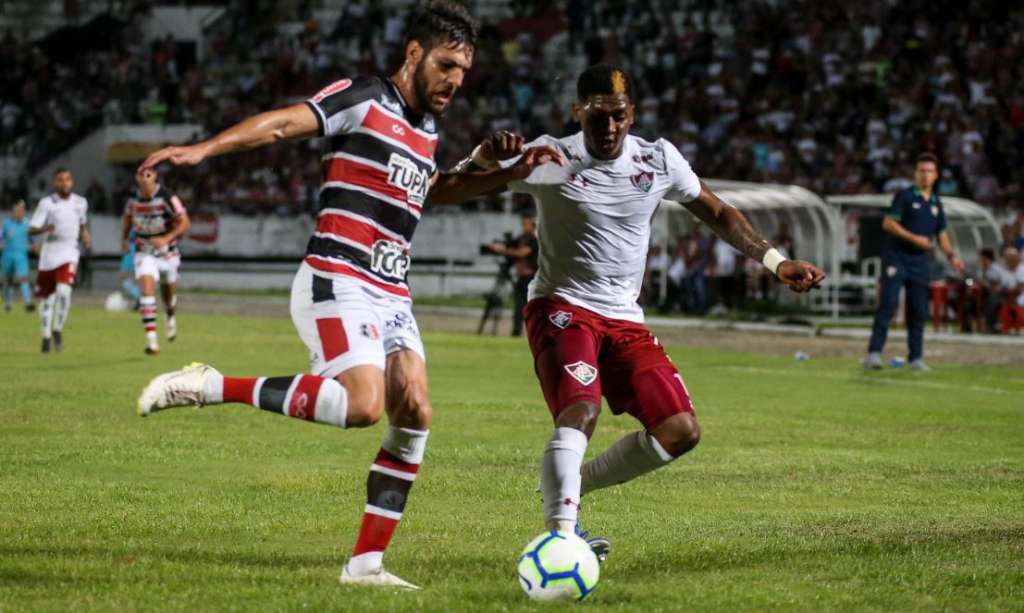 O Fluminense não fez uma boa partida e acabou perdendo no tempo normal para o Santa Cruz
