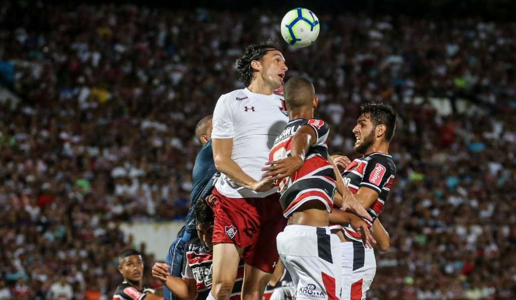 Apoiado por mais de 25 mil torcedores, o Santa Cruz ganhou, mas perdeu nos pênaltis