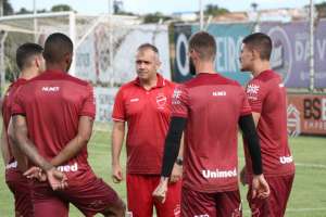 Vila Nova x Paraná - Retrospecto recente inspira dupla na estreia da Série B