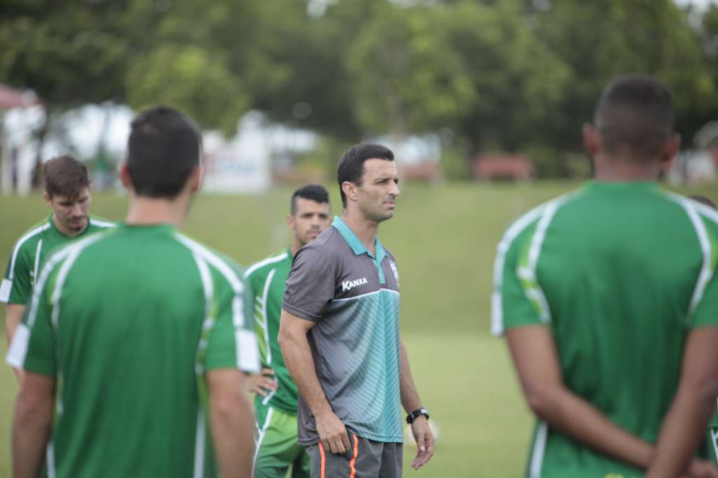 Júnior Rocha lamenta empate do Luverdense dentro de casa