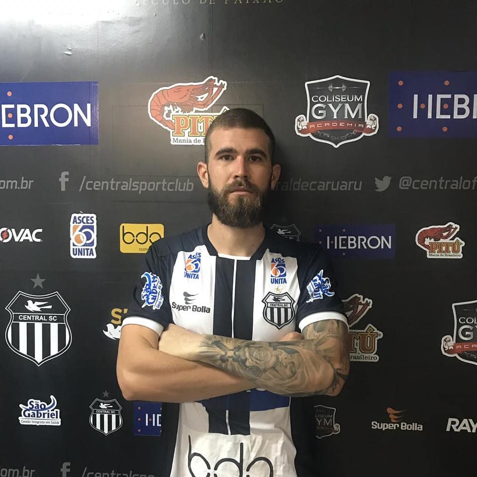 Série D: Revelado nas bases de Paraná e Grêmio, zagueiro é apresentado no Central