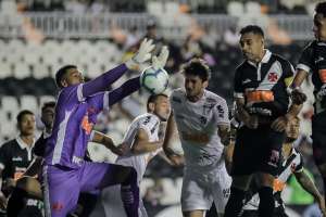 Debaixo de vaias, Werley lamenta novo tropeço do Vasco: 
