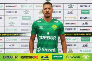 Dispensado pela Ponte Preta, atacante é confirmado em rival da Série B