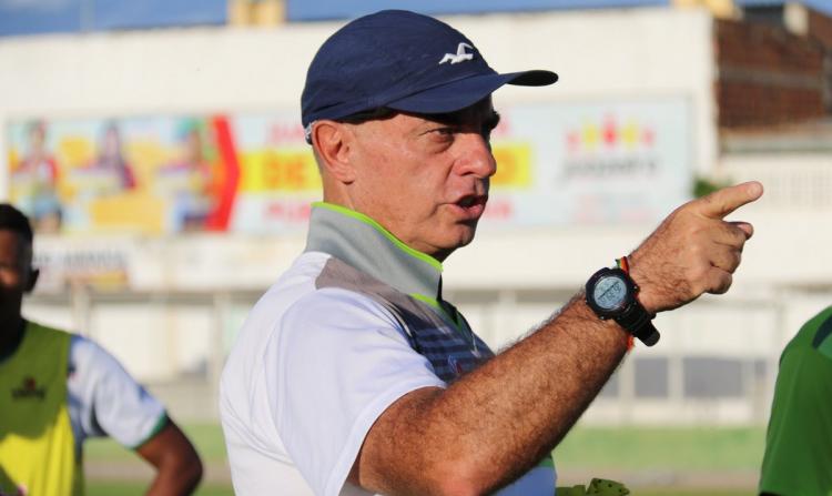 Carlos Rabello, técnico da Juazeirense 