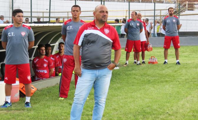 Betão Alcântara assume o Osvaldo Cruz - Bruno Freitas / ECN