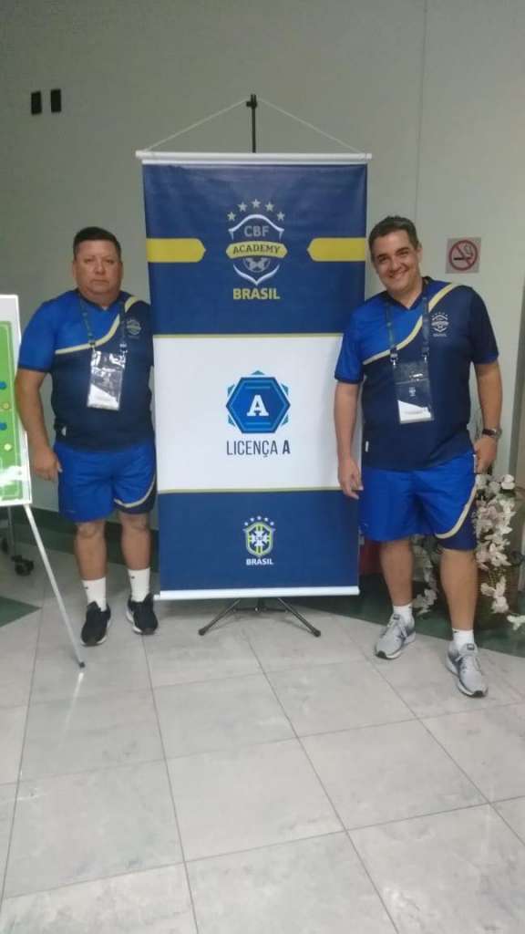 Hoje no Atibaia, técnico Tuca Guimarães faz curso para se aperfeiçoar