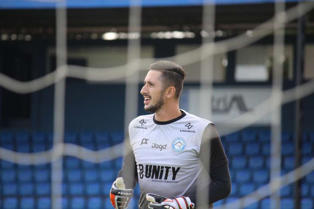 Belliato passa por cirurgia no joelho e vira desfalque do Tubarão na Série D 