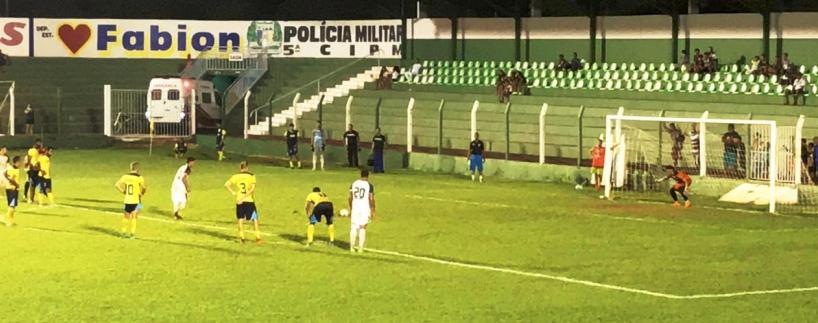 Filipinho cobrando e fazendo o segundo do TEC - Romário Pereira/Divulgação