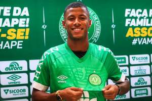 Ex-Santos é apresentado na Chapecoense: 