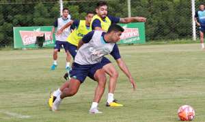 Em busca por reforços, Avaí mira atacantes de rival do Brasileirão