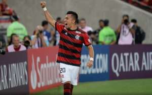 Flamengo faz jogo duro e atacante colombiano fica distante do Santos