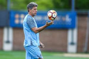 Renato Gaúcho perde lateral e tem uma dúvida para duelo do Grêmio ante Corinthians