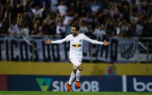 Thiago Ribeiro comemora gol e mais uma vitória do Bragantino na Série B