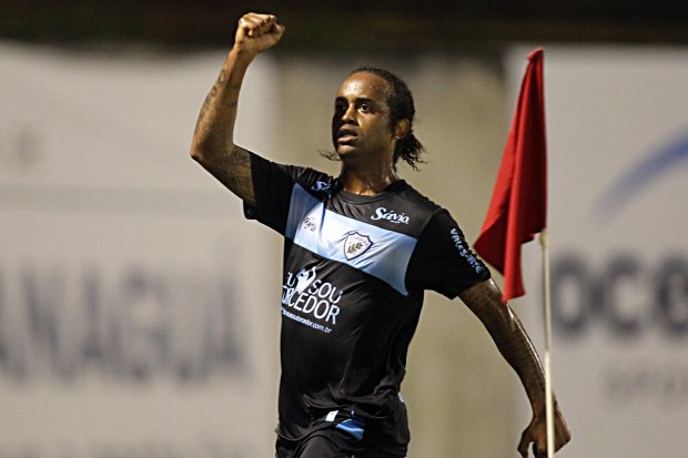 Série C: Santa Cruz contrata meia Celsinho, eterno clone de Ronaldinho Gaúcho
