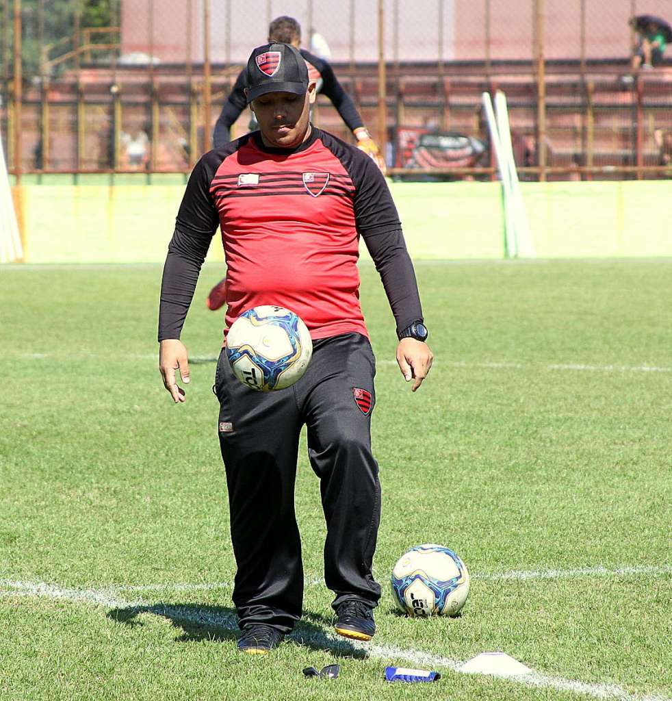 O técnico Renan Freitas tem todos os jogadores à disposição (Foto: Jefferson Vieira/Oeste)