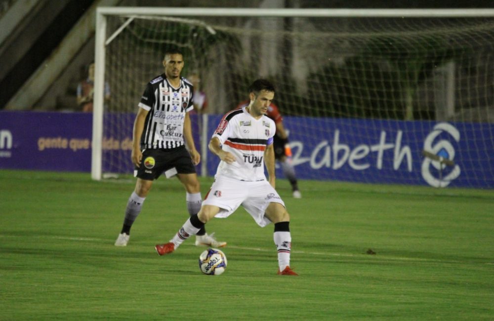 Leston Júnior elogia “bravura”, mas quer melhora do Santa Cruz na Série C