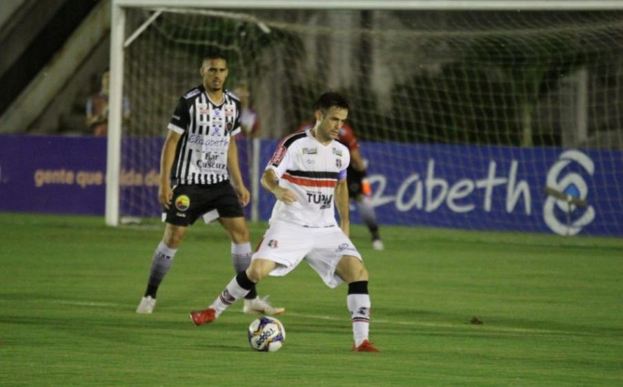 Santa Cruz até empatou fora de casa, mas segue sem vencer na Série C. (Foto: Santa Cruz / Divulgação)