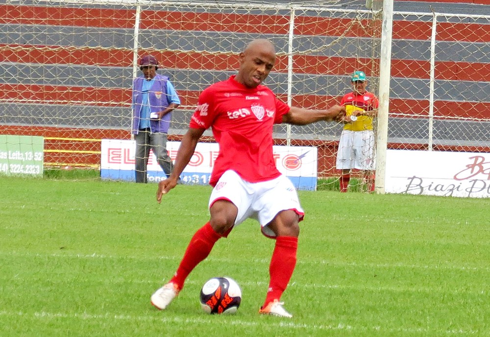 Copa Paulista: Revelado pelo Vasco, volante acerta permanência com a Portuguesa