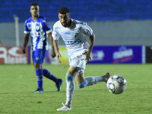 Expulso na Copa do Brasil, atacante do Londrina cumpre suspensão na Série B