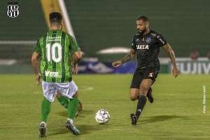 Volante é dispensado pela Ponte Preta e negocia com time da Série B