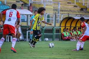 Douglas Lima comemora gol pelo dono do melhor ataque da Série C do Brasileirão