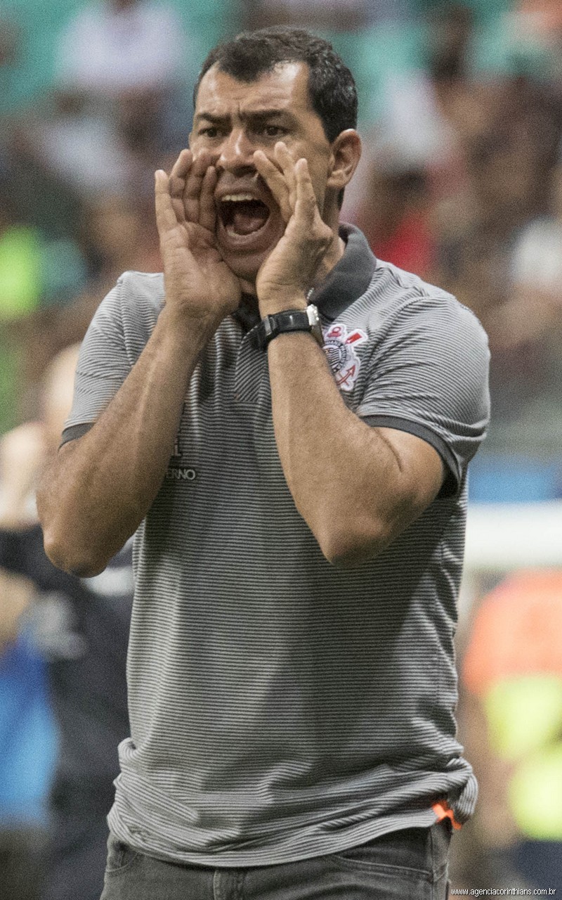 Carille cita Liga dos Campeões para acreditar na virada do Corinthians ante Flamengo