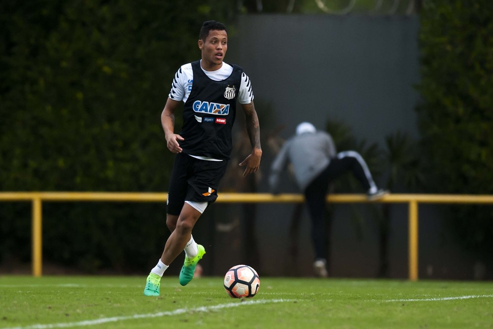 Sem espaço no Santos, Orinho deve ser negociado com clube português