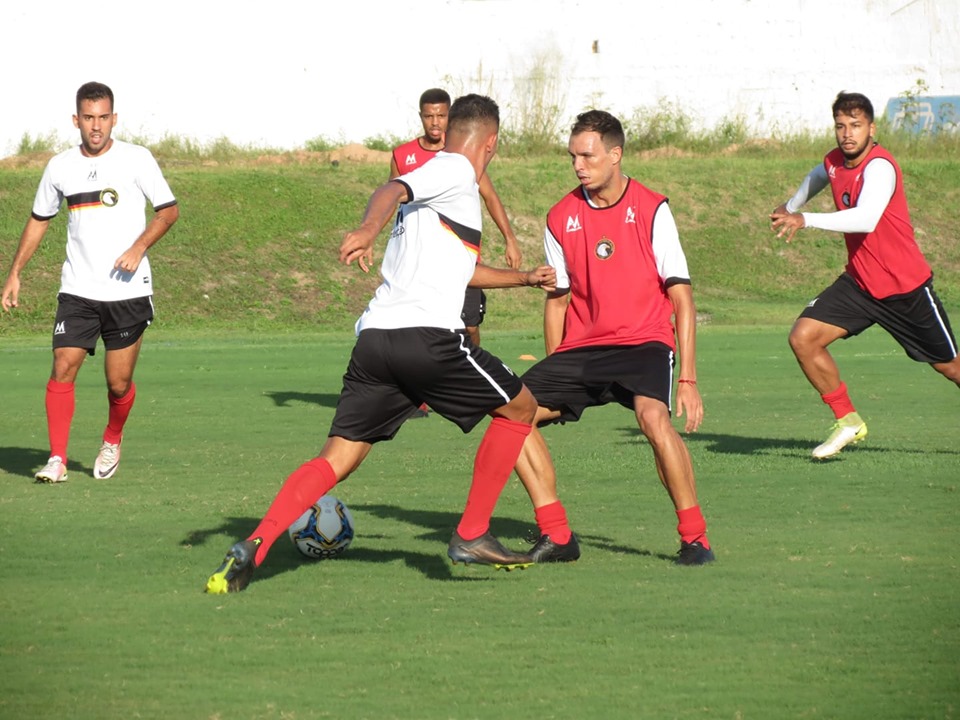 Série C: Globo treina forte para tentar parar o Ferroviário, líder do Grupo A