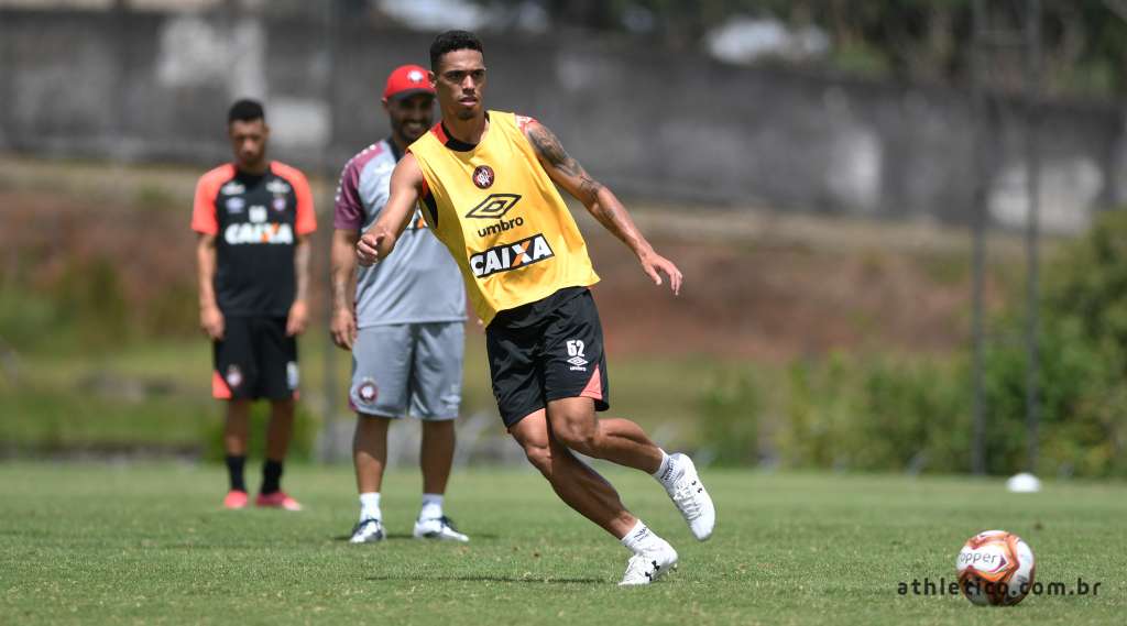 O zagueiro Éder vai defender o Sport na Série B do Brasileiro (Foto: Maurício Mano/Site Oficial)