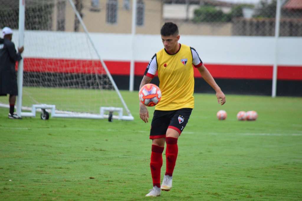 O lateral Bruno Dip teve uma rápida passagem pelo Atlético-GO neste ano (Foto: Paulo Marcos/Atlético-GO)